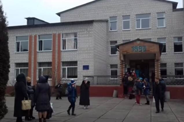 ЧП в школе на Киевщине: 18 учеников попали в больницу