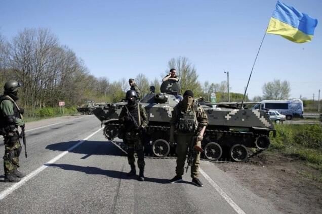 Там шалено мало військ: Тимчук назвав серйозну проблему української армії