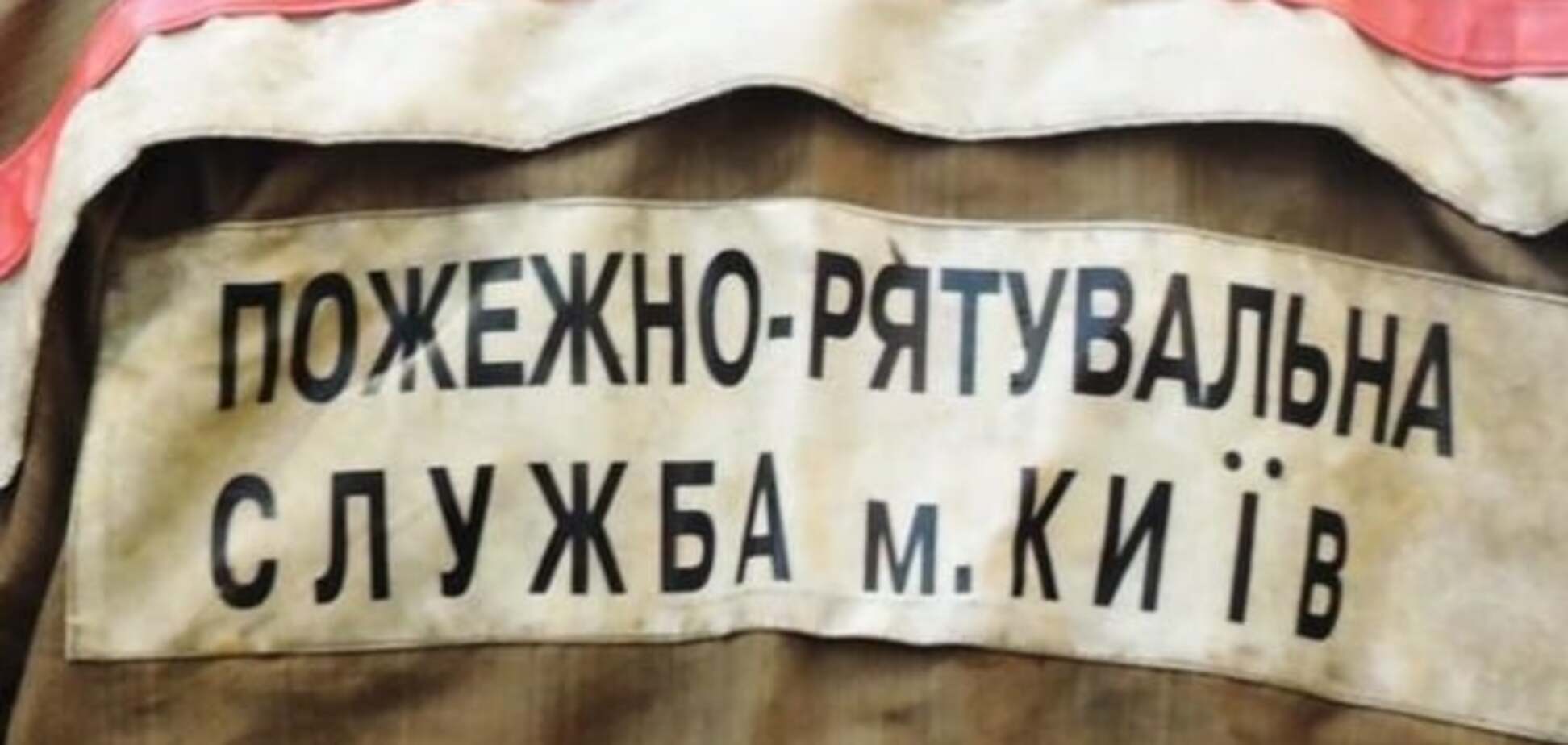 В Киеве возле высотки ночью подожгли автомобиль