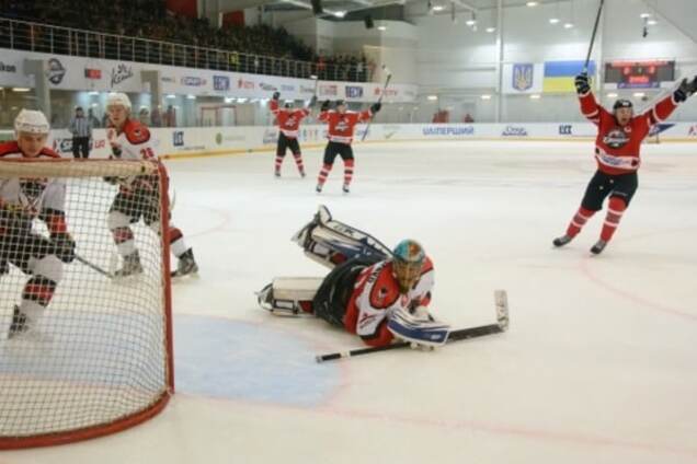 ХК 'Донбасс' обыграл основного конкурента и вышел на первое место в чемпионате Украины по хоккею