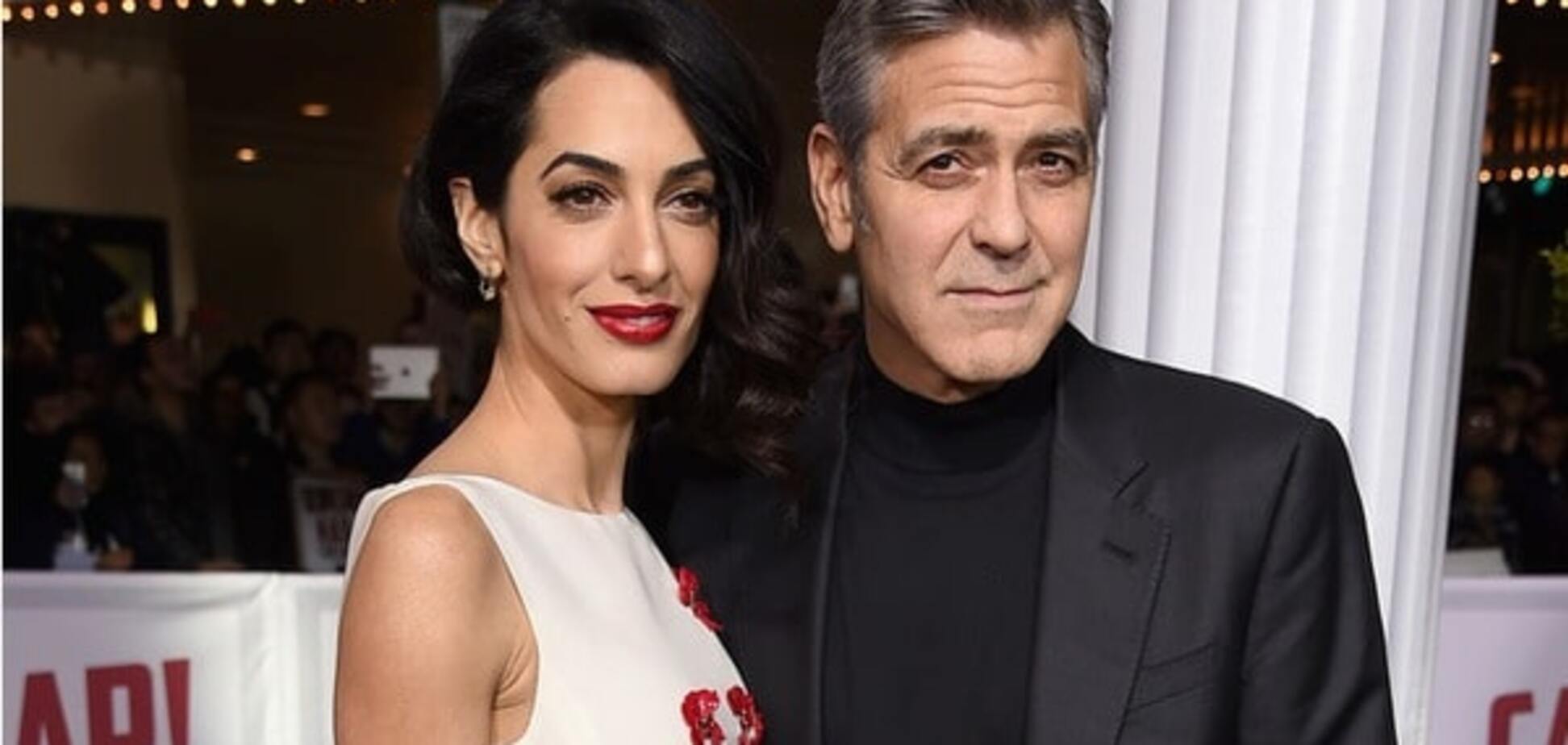 Семейный выход: жена Клуни похвасталась стройными ножками на премьере 'Аве, Цезарь!'