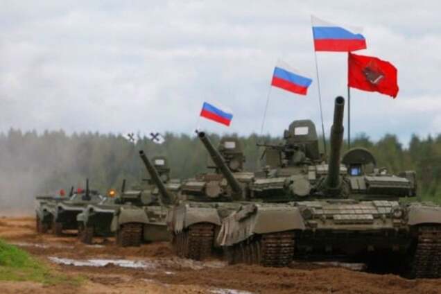 Танковой армии недостаточно: Фельгенгауэр оценил риск большого похода России на Украину