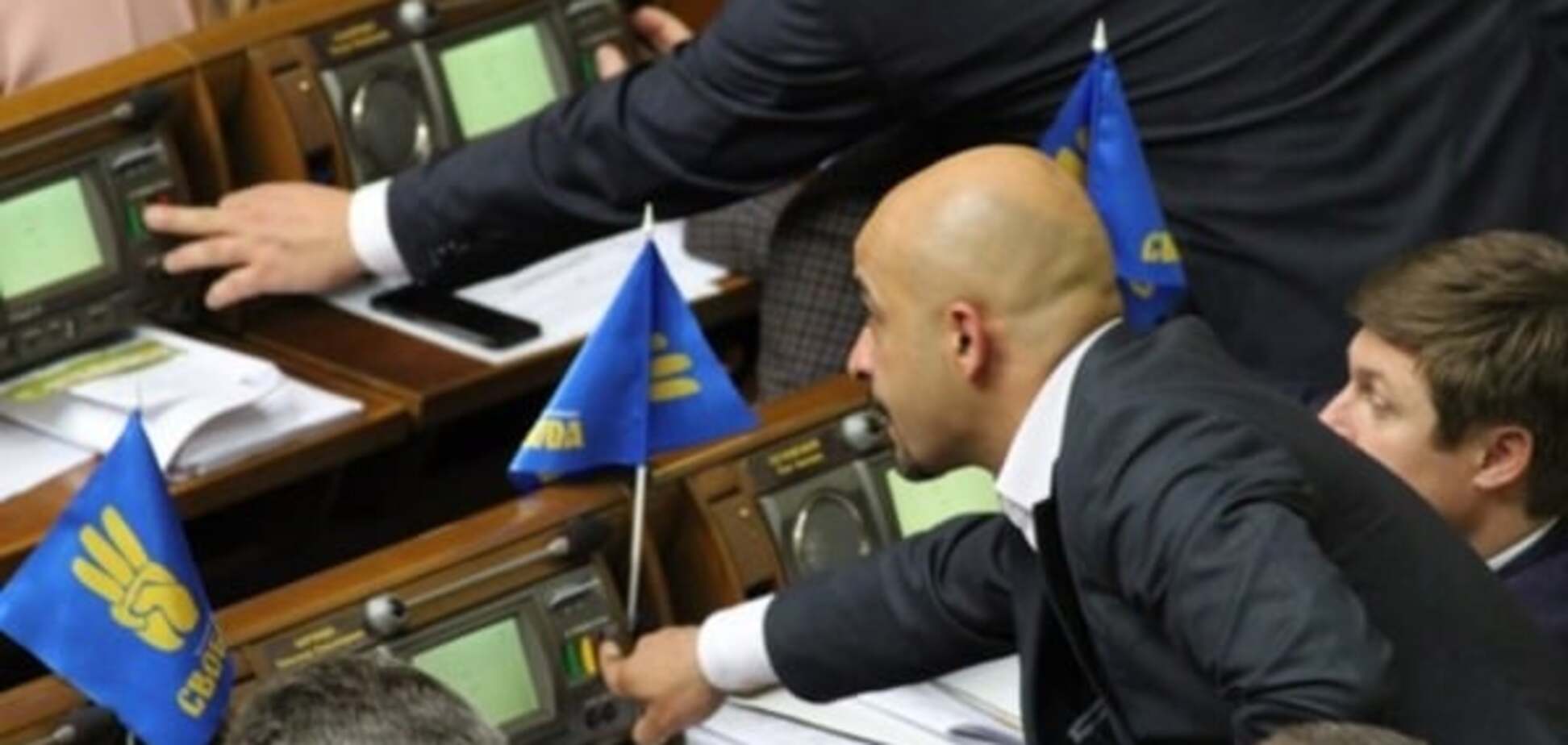 Нардепи знайшли в Раді дублікати карток для голосування