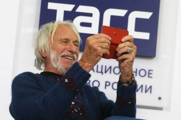 Пьеру Ришару вручили паспорт гражданина Мордовии