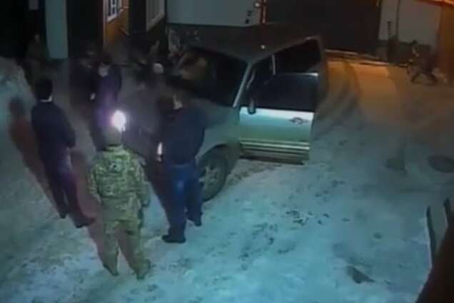 В Одессе пьяные моряки пытались прорваться на базу ВМС: опубликовано видео