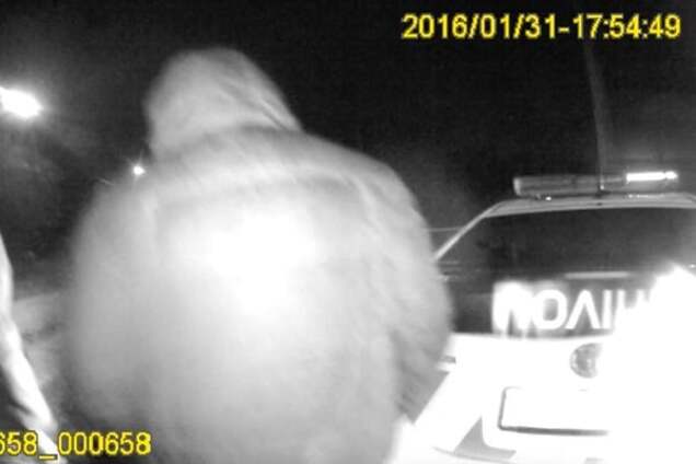 В Киеве наглые преступники пытались угнать машину с подростком в салоне