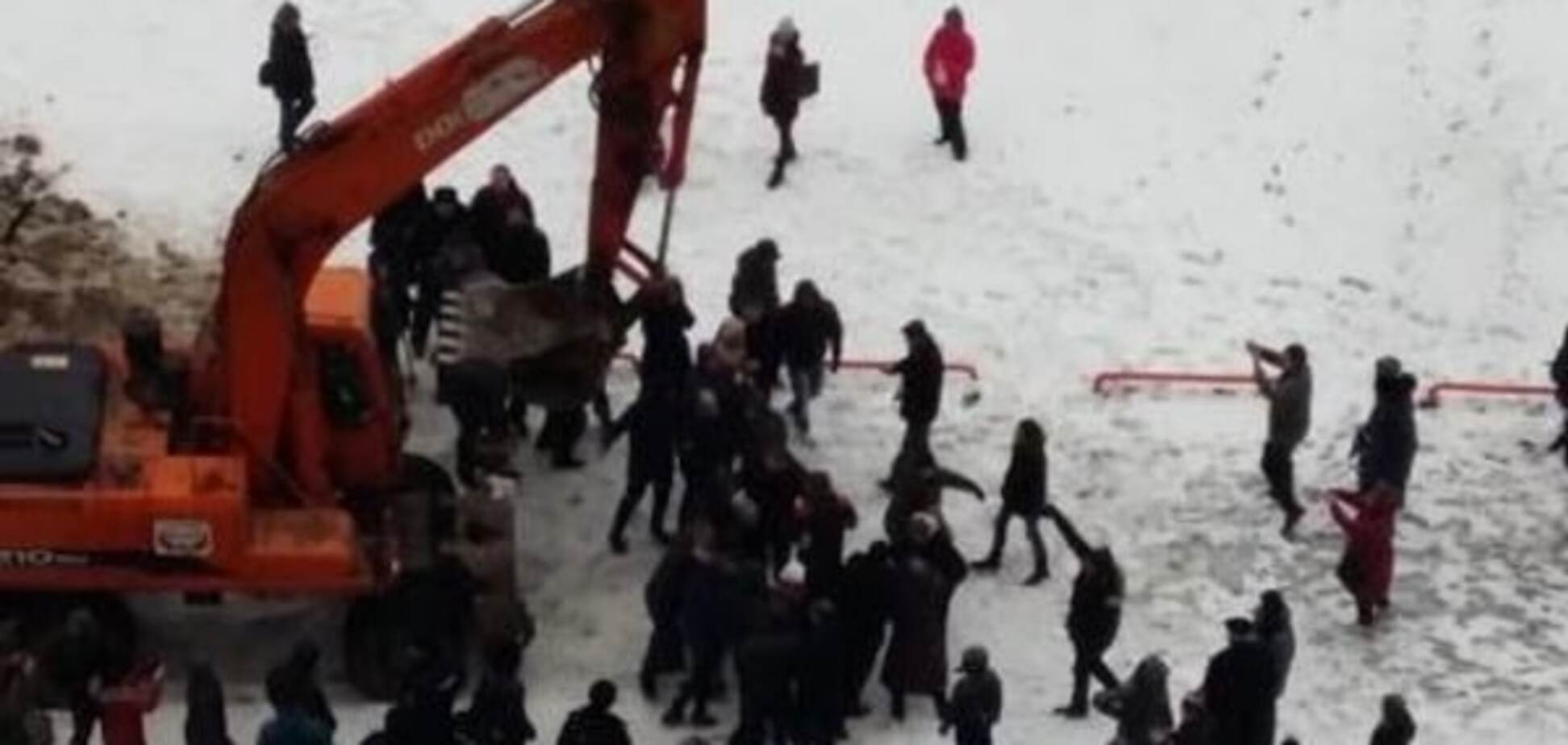 У Москві протестуючих розігнали екскаваторами: опубліковані фото