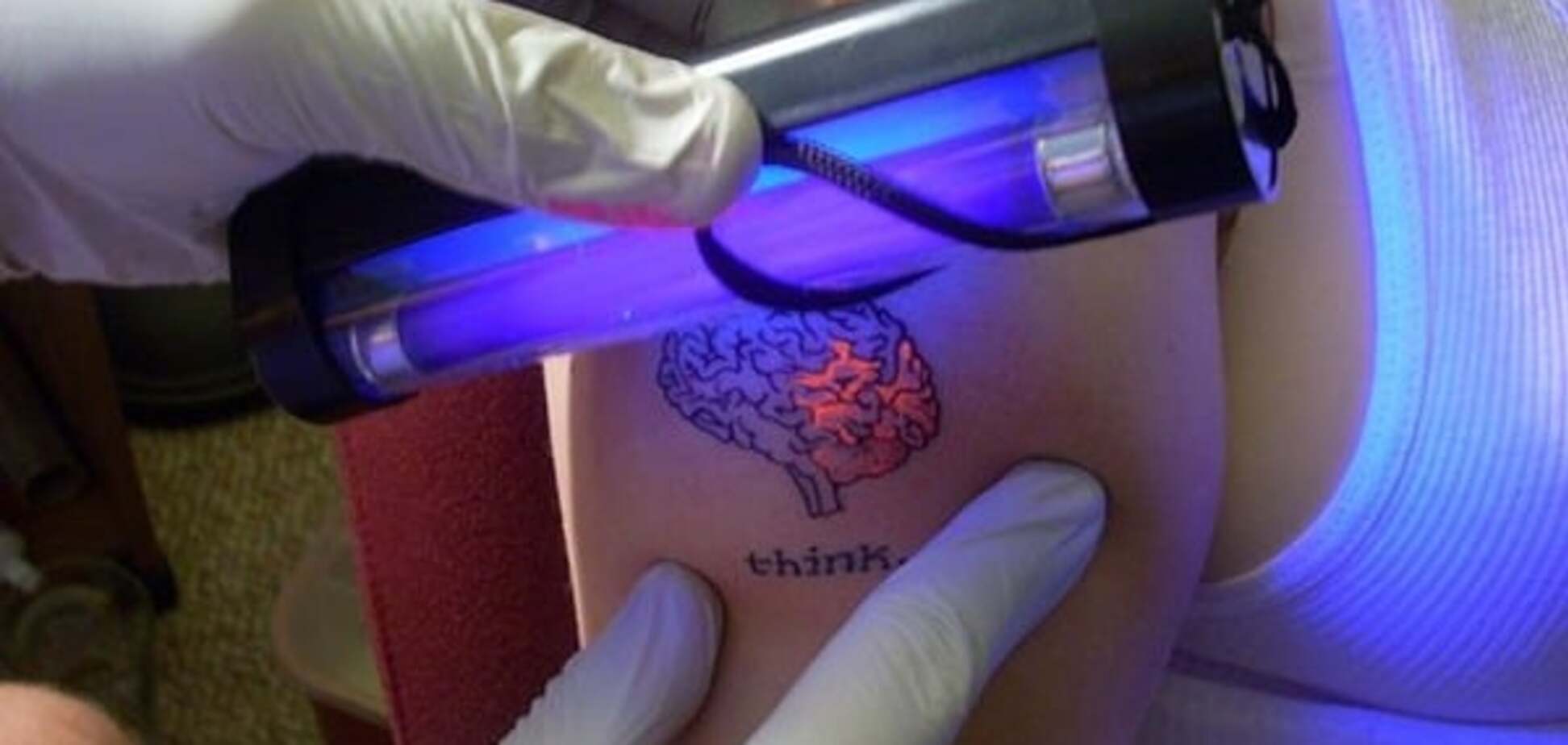 Красота ультрафиолета: фото необычных татуировок