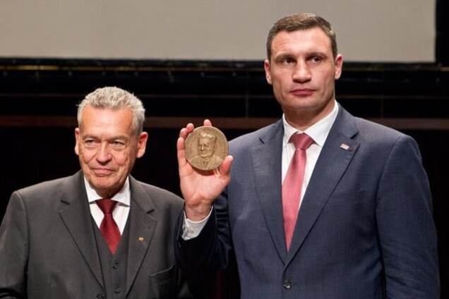 І знову у відпустку: Кличко полетів, але обіцяв повернутися