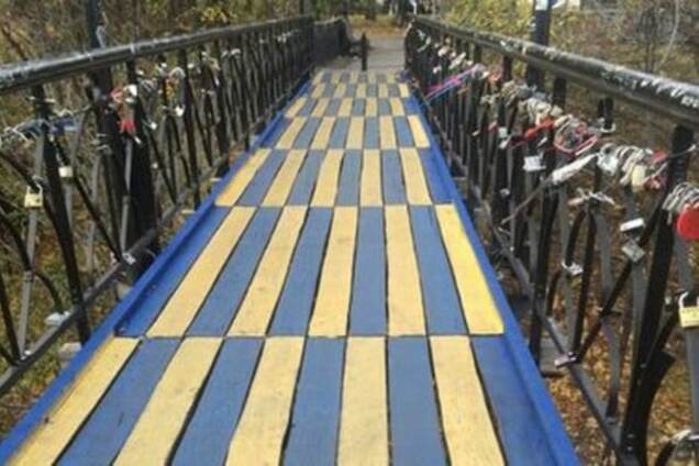 Киевским влюбленным подарят новый мост с именными досками