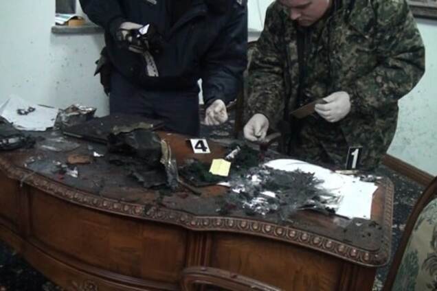 Бомба в букете: полиция Киева опубликовала фото с места ЧП