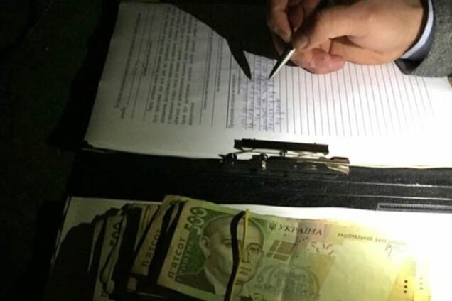 Екс-міліціонер приніс $25 тис. хабара в будівлю ГПУ