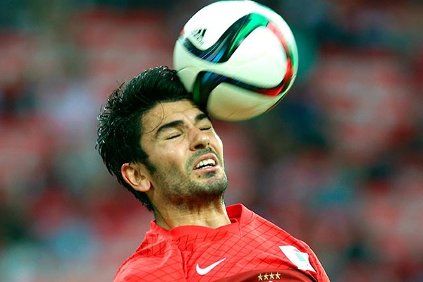 Известный футболист покинул Россию из-за политического кризиса