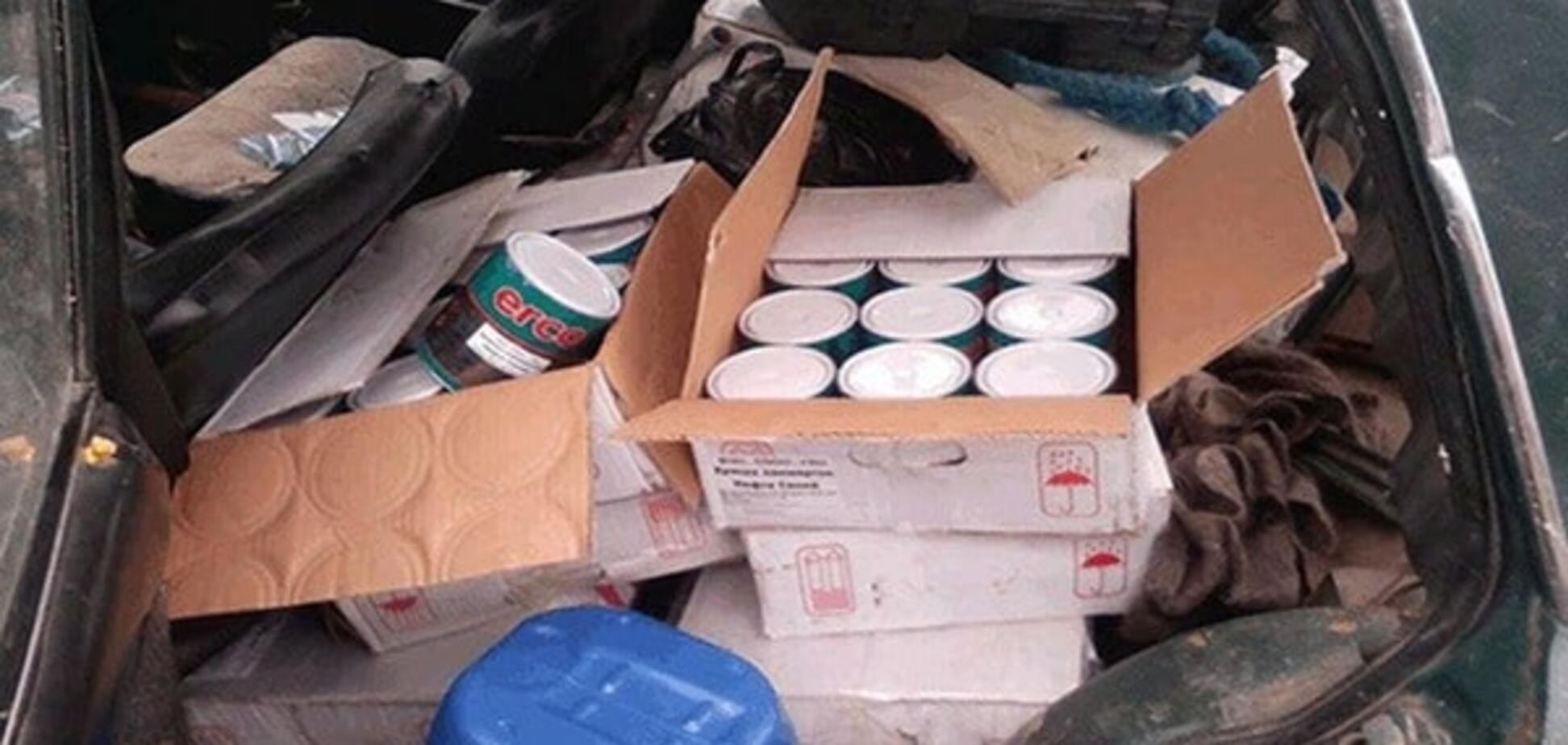 Ремонт не вдався: терористам 'ЛНР' везли понад 100 банок фарби
