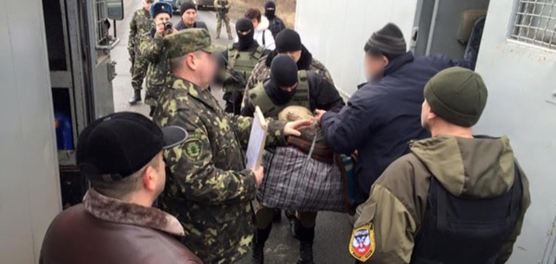 Досидеть в Украине: 18 заключенных вывезли из тюрем террористов 'ДНР'
