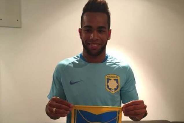 На уровне 'Барселоны': СМИ назвали космическую зарплату Тейшейры в китайском клубе