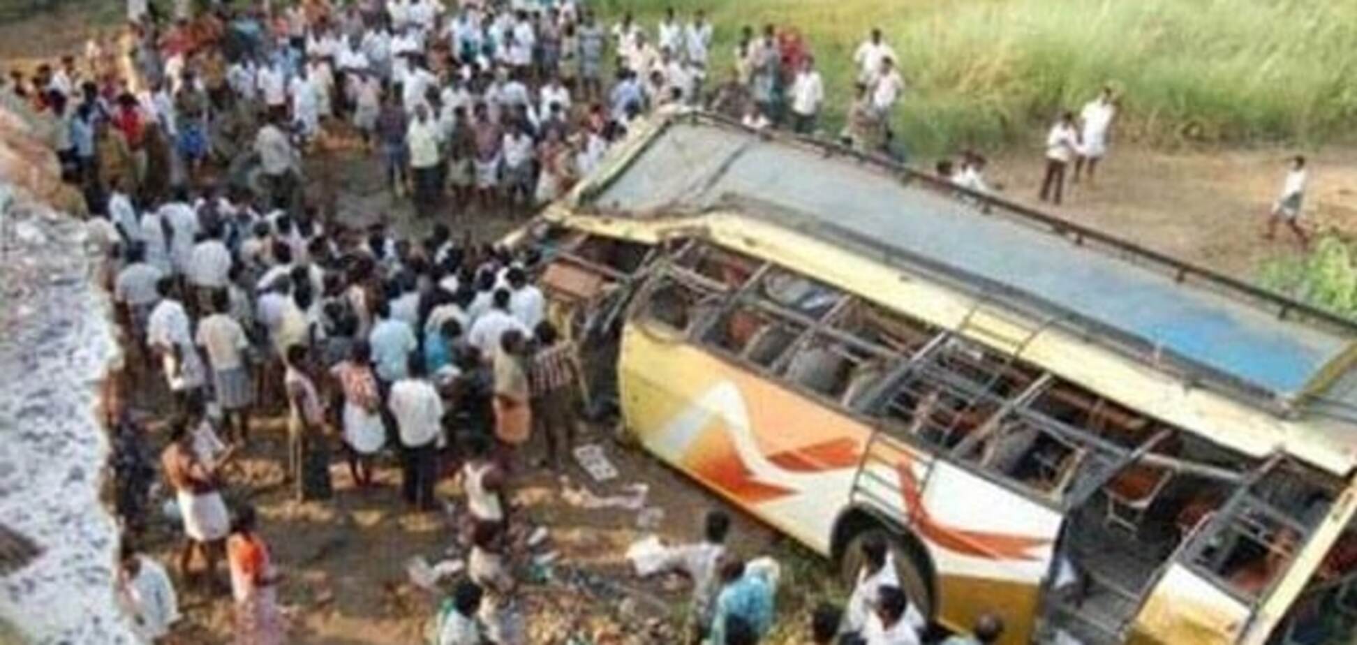 Трагедия в Индии: в жуткой аварии автобуса погибли 37 человек
