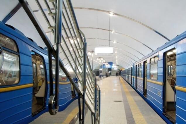 Час навпаки: в Києві зажадали змінити інформтабло в метро
