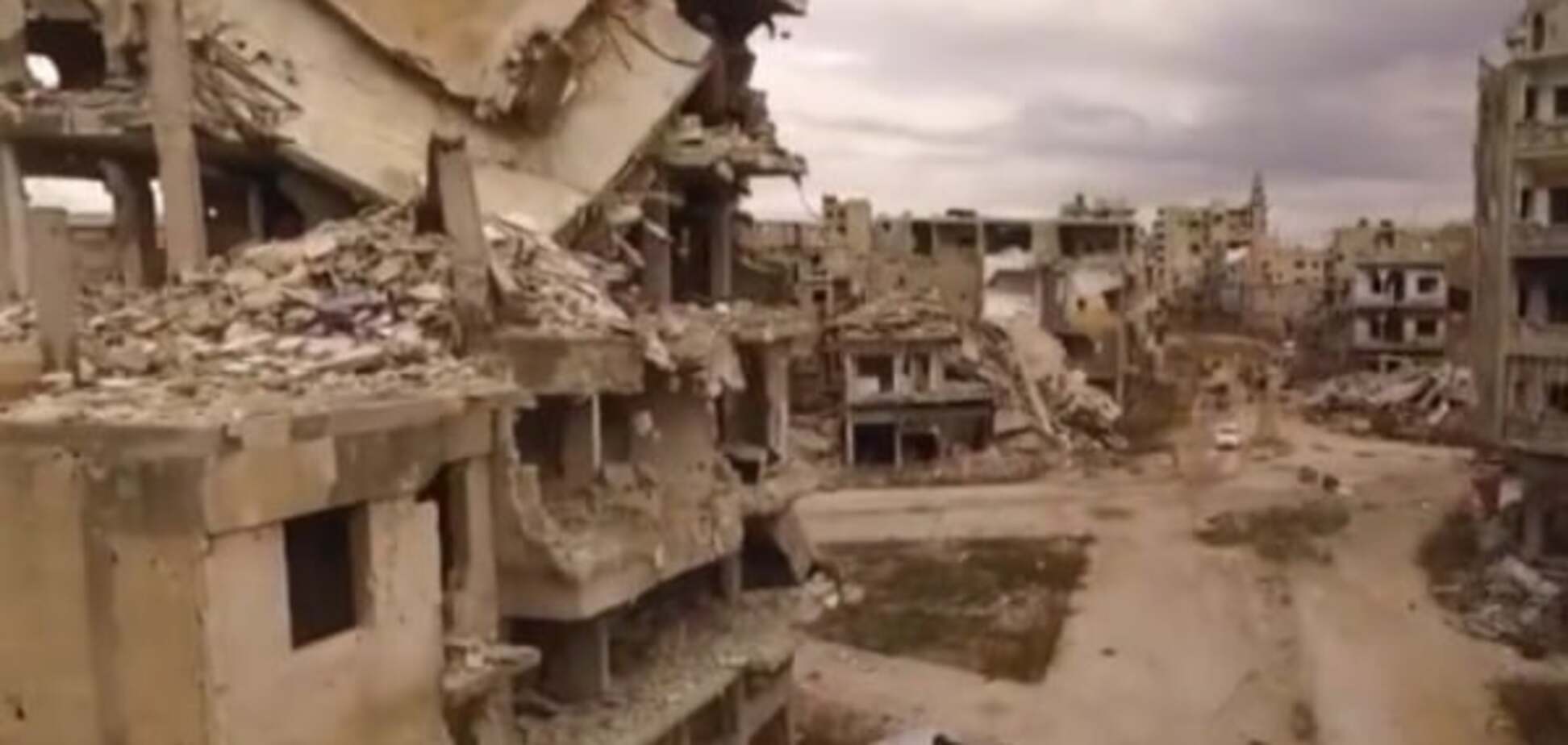 Одни руины: российская авиация разбомбила сирийский город: ужасающее видео