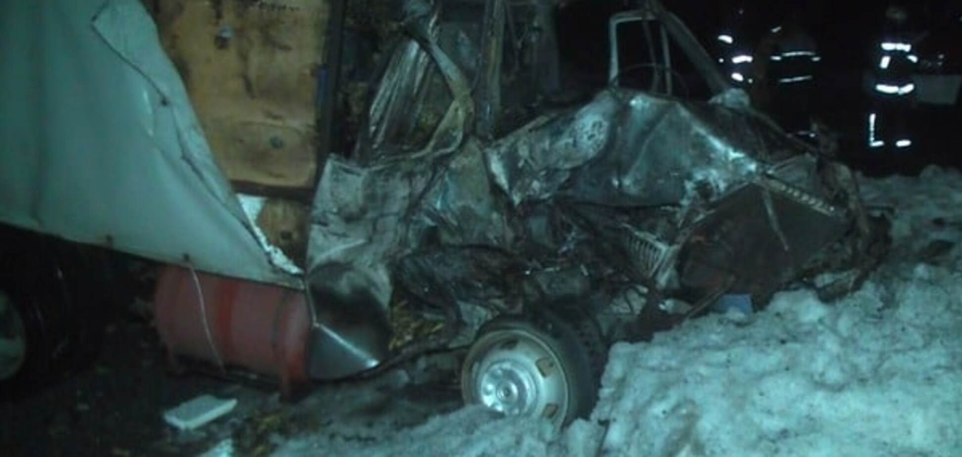 В Харькове 'Газель' загорелась после ДТП с мусоровозом: есть жертвы