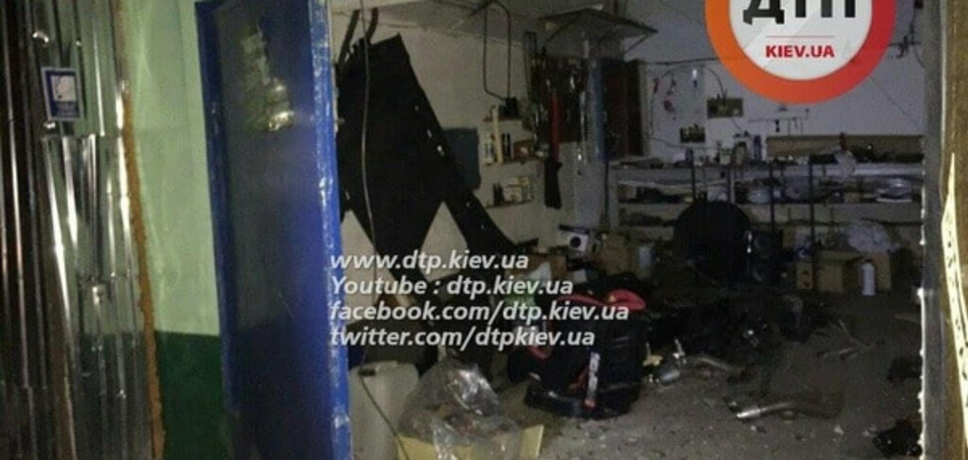 У Києві вночі обстріляли з гранатомета СТО