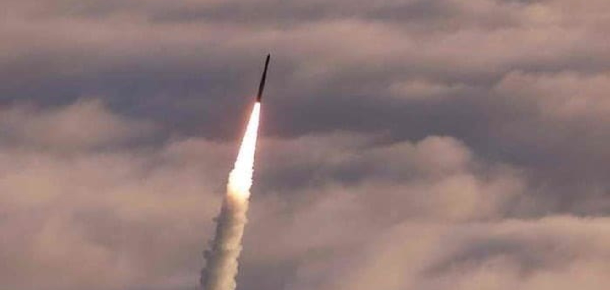 КНДР запустила баллистическую ракету: опубликованы фото
