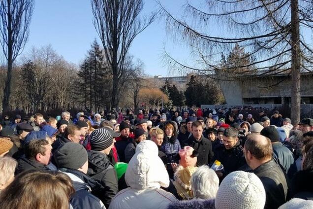 Тысяча киевлян вышла на протест против скандальной застройки на Борщаговке