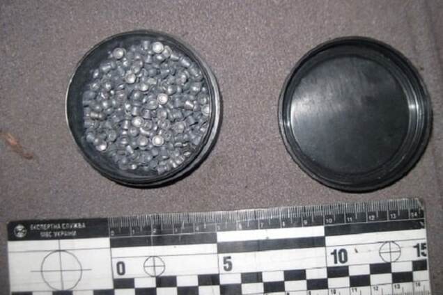 В Киеве пьяный мужчина прострелил ногу подростку: опубликованы фото