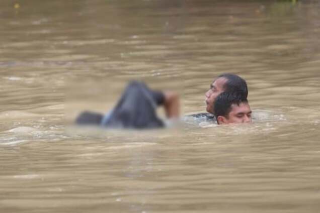 Из-за масштабного наводнения в Малайзии эвакуировали более 4 тысяч человек. Опубликованы фото