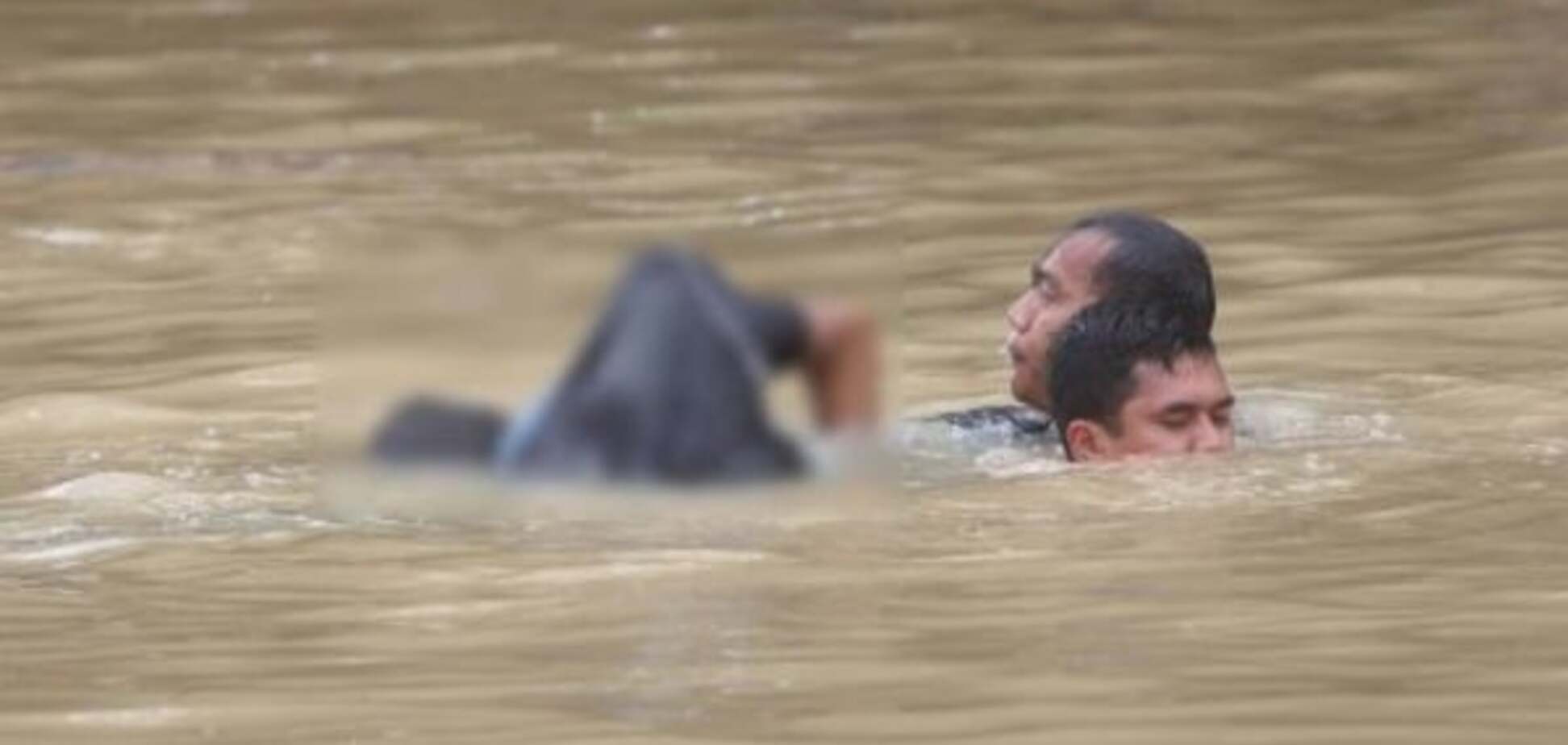 Из-за масштабного наводнения в Малайзии эвакуировали более 4 тысяч человек. Опубликованы фото