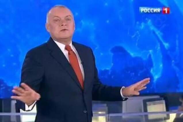 Чья бы корова мычала: Киселев отчитал ВВС за 'грязные стандарты'