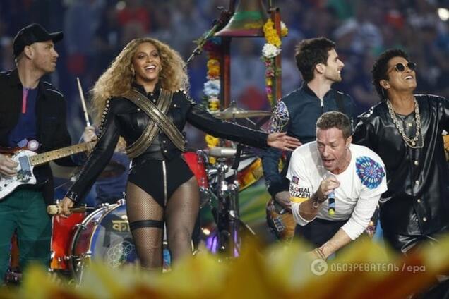 Бейонсе оскандалилась на Суперкубке пародией на Майкла Джексона и 'Черными пантерами'