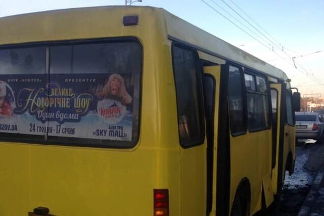 В Киеве на ходу загорелась маршрутка