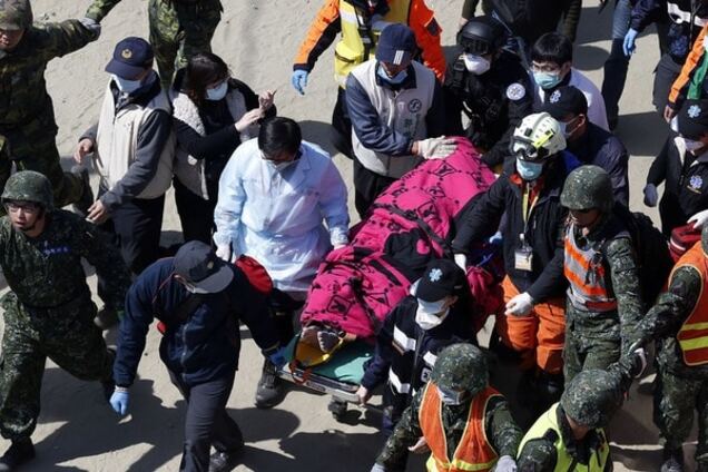 60 часов в руинах: на Тайване спасли еще четверых людей