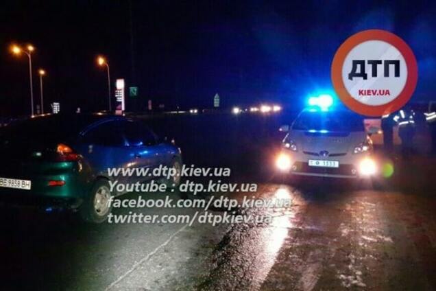 В Киеве нетрезвого пешехода сбили Hyundai и Mazda