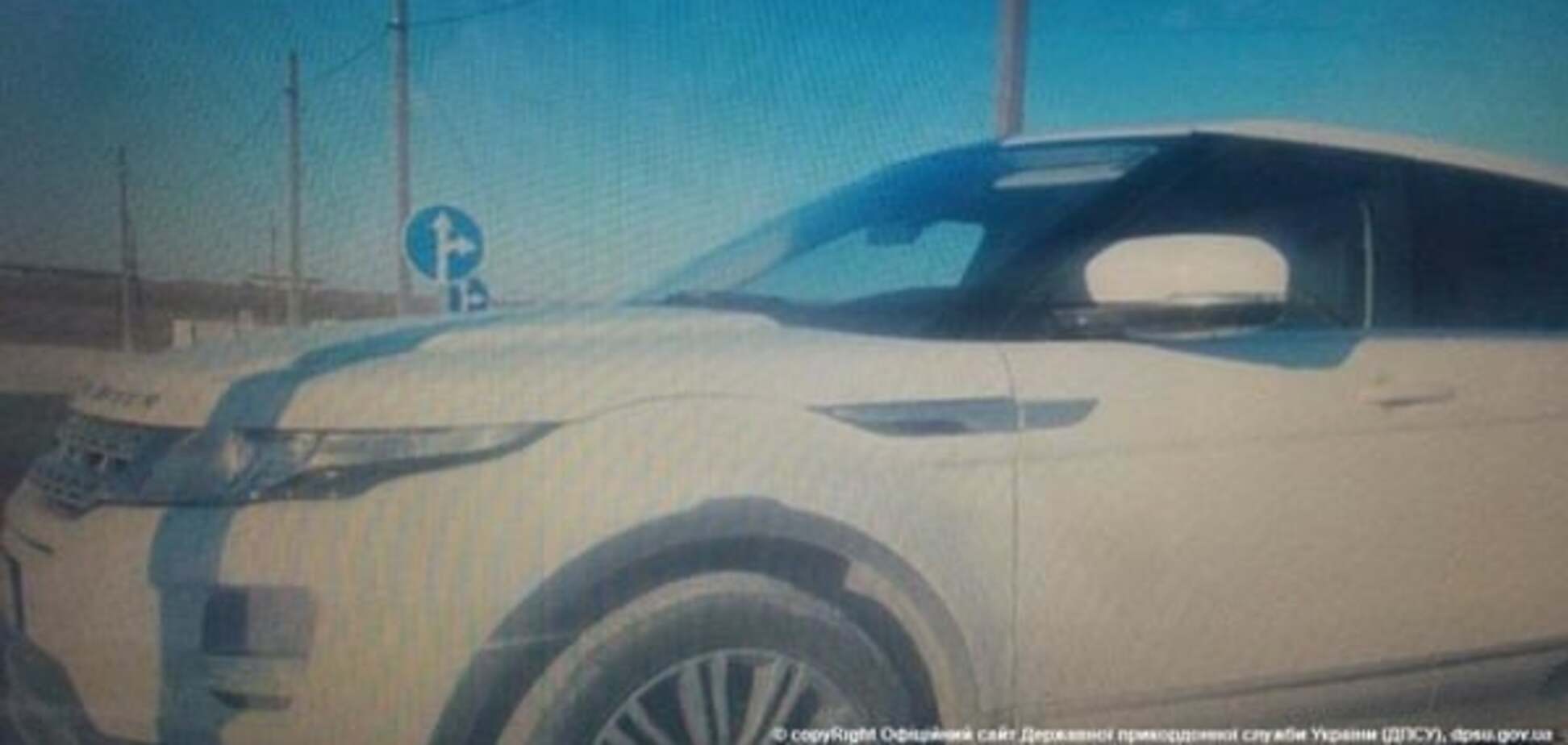 Українець віз терористам на Донбас італійський Range Rover