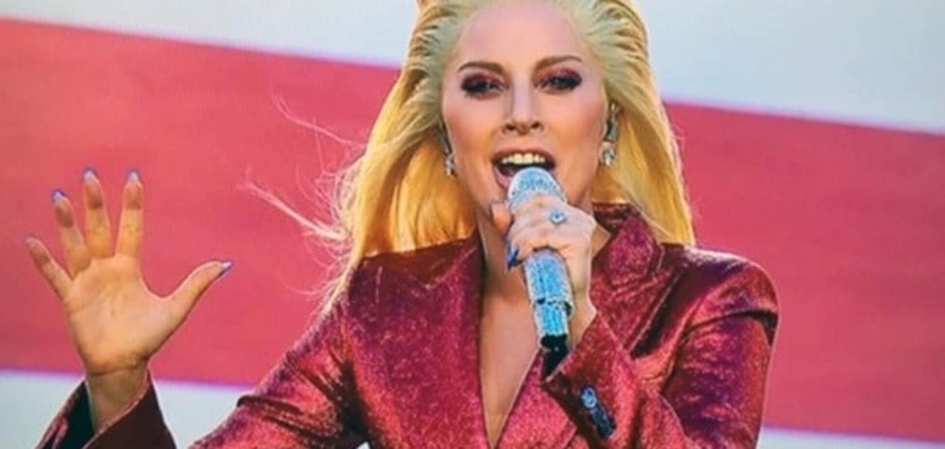 Леди Гага на Суперкубке довела зрителей до мурашек исполнением гимна