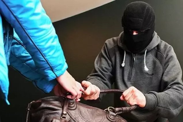 Ограбление в Киеве: бандиты на внедорожнике напали на пенсионера