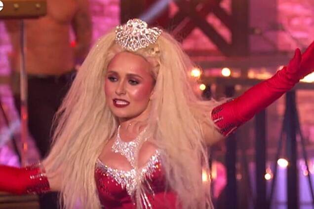 Невеста Кличко в чулках возомнила из себя Кристину Агилеру