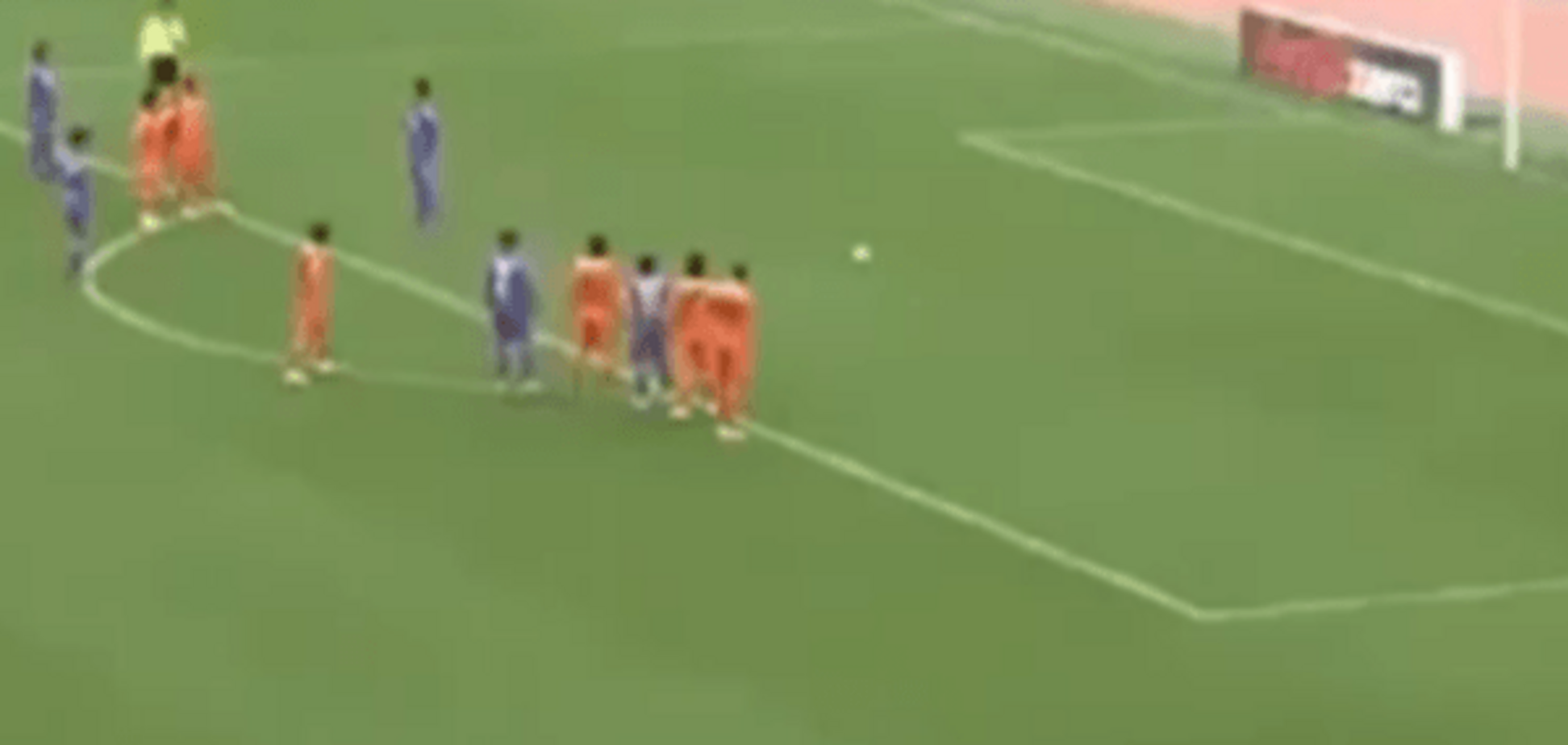 Обманул всех. Китайский футболист забил самый необычный пенальти года: видео шедевра