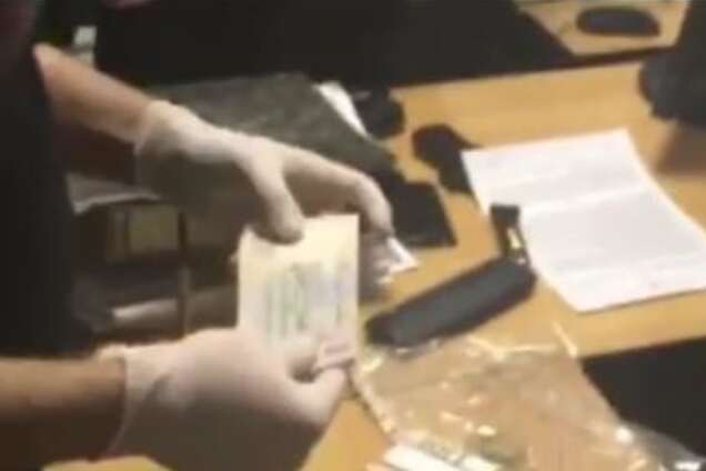 Сотрудник новой полиции пытался застрелиться, когда был пойман на взятке