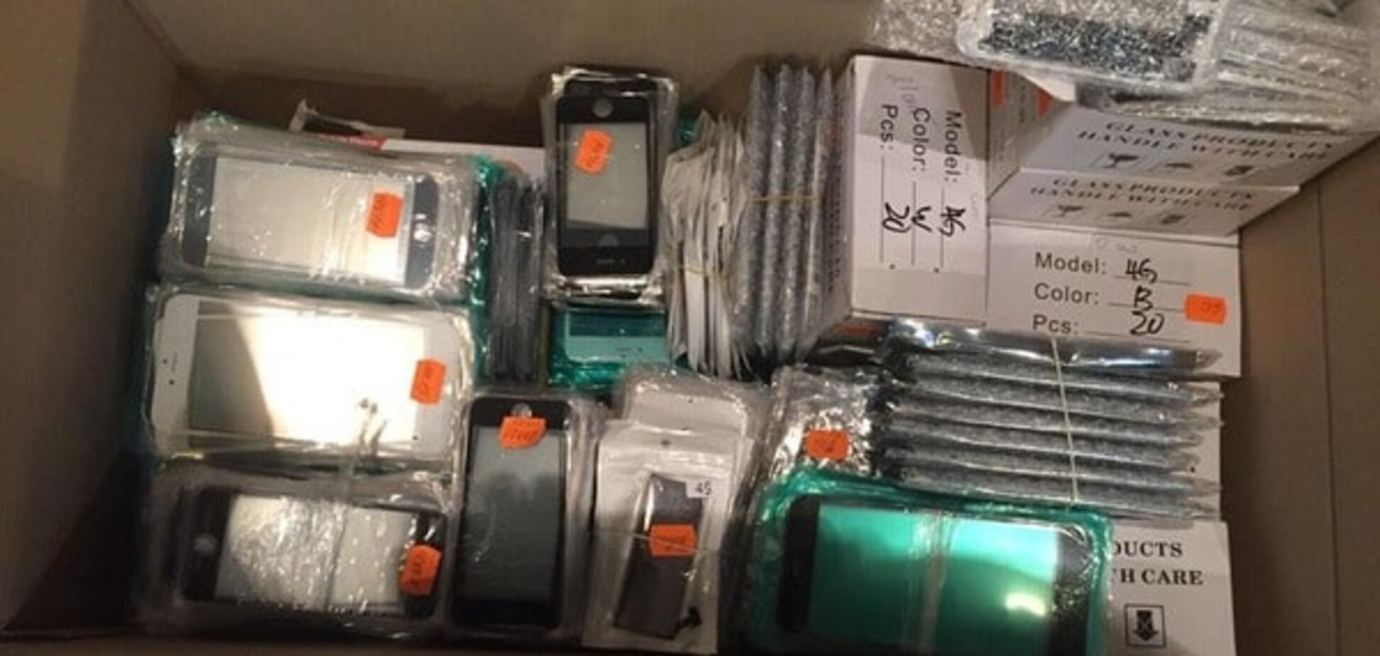 В яблочко: ГФС изъяла партию комплектующих для Apple на 1 млн грн