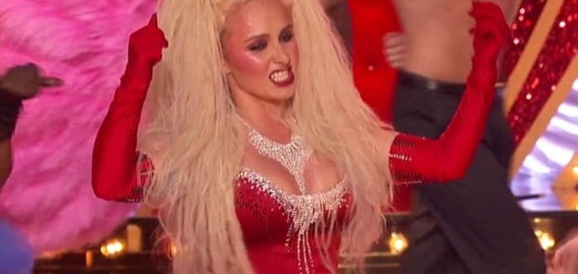 Невеста Кличко в корсете с глубоким декольте устроила фурор на шоу: яркие фото и видео