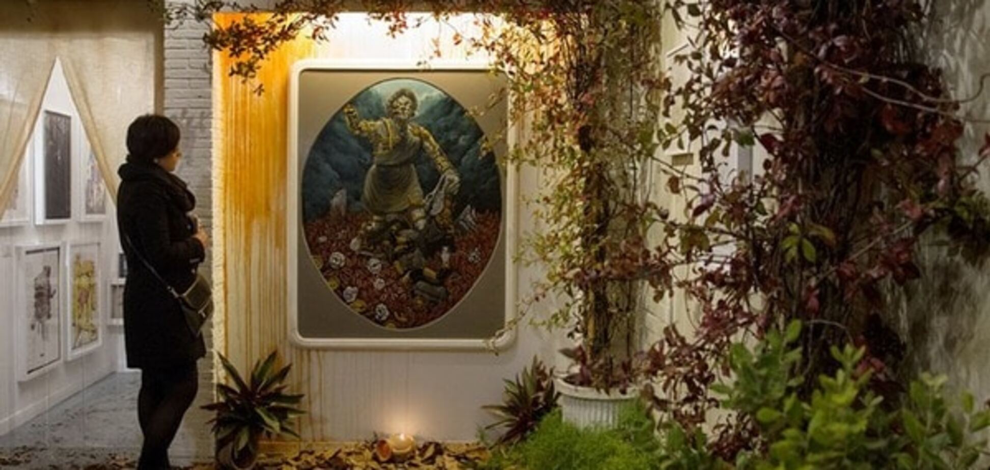 Художник превратил галерею в заброшенный мир: невероятные фото