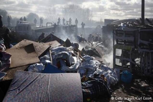 Сутички під час демонтажу табору біженців у Кале