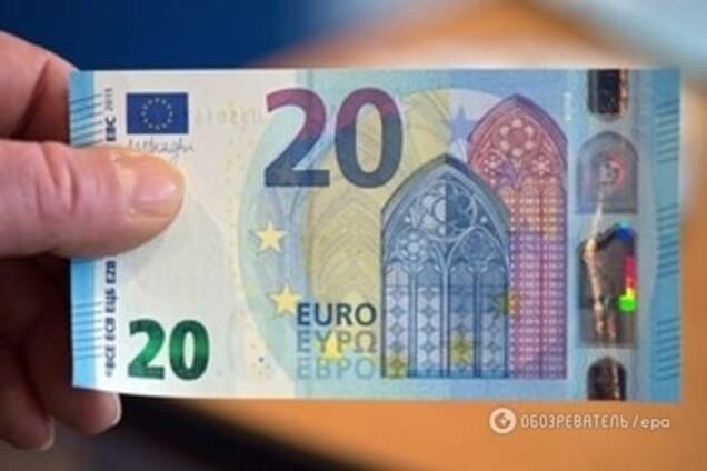 Евро и доллар в Украине значительно подешевели