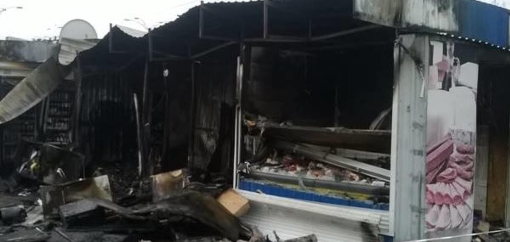 Пожар возле станции метро в Киеве: стали известны подробности ЧП