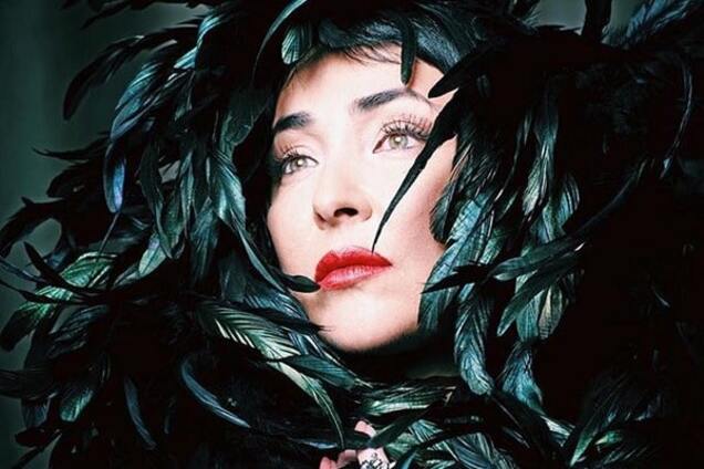 52-летняя Лолита устроила фотосессию в странных нарядах