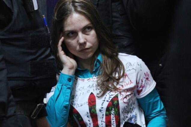 'Под СИЗО замечены шины': мать и сестру Савченко не пустили к заключенной летчице