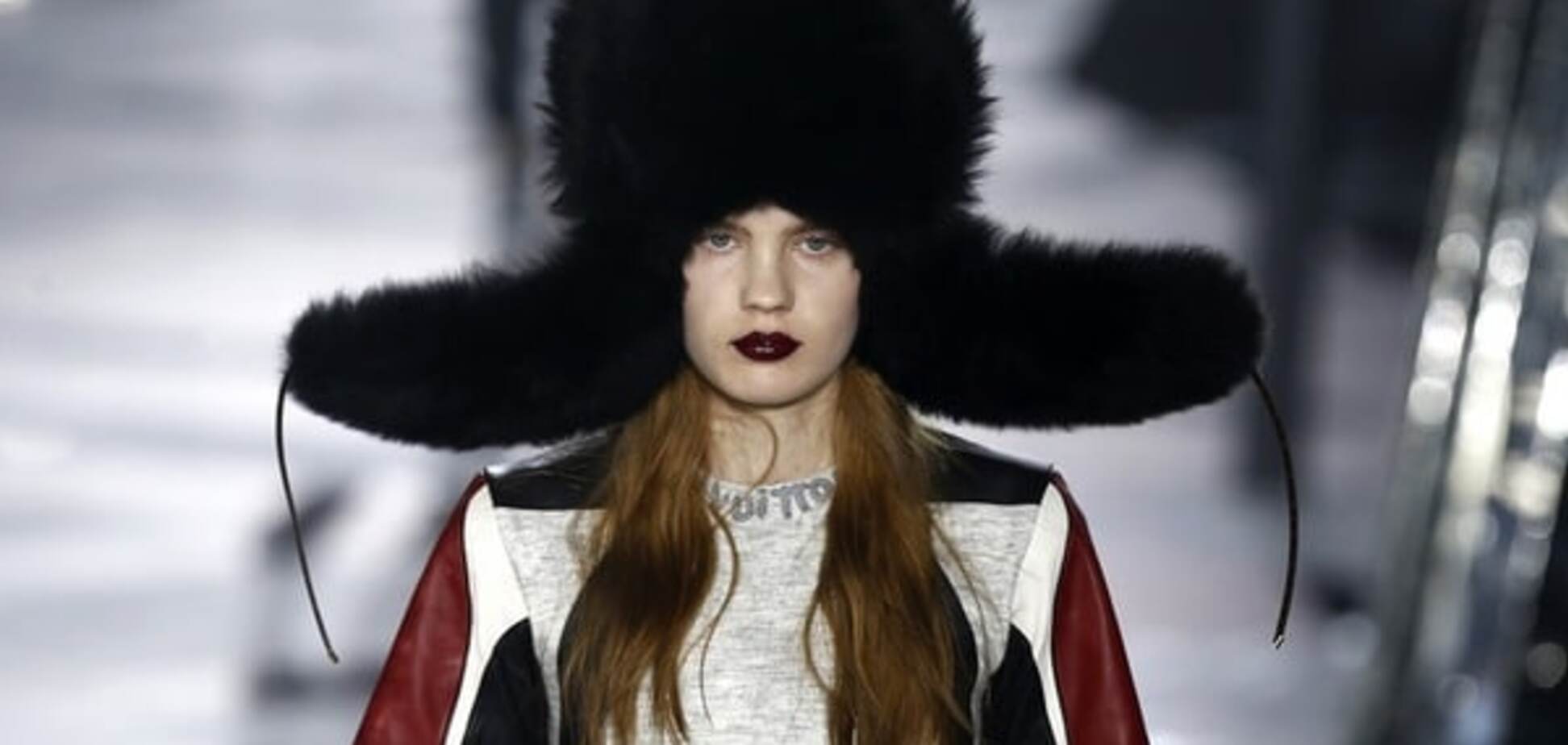 Louis Vuitton на Неделе моды в Париже представил огромную шапку-ушанку
